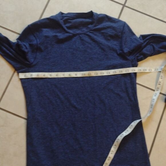 Lululemon Surge Warm Long Sleeve Blue shirt with zip pocket size S - Picture 3 of 11